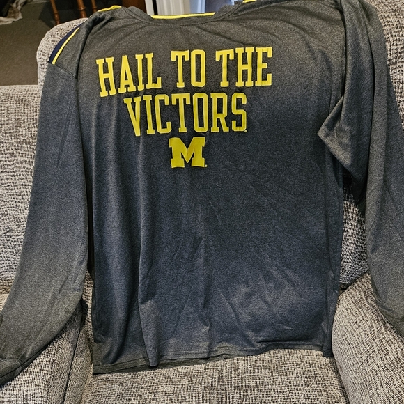 Mens Michigan Wolverines Long Sleeve Jersey .  Size XL - Picture 2 of 9